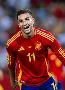 لبخند مهاجم بارسلونا کنار ستاره‌های رئال؛ راز شادی فران تورس1